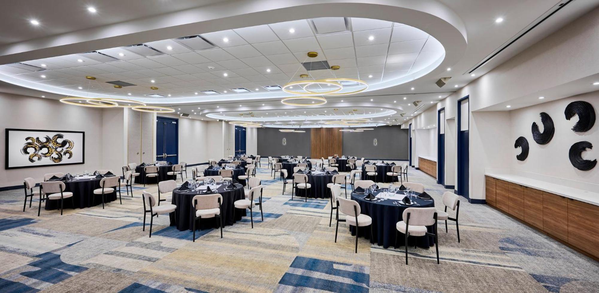 Holiday Inn Burlington Conference Centre By Ihg Buitenkant foto