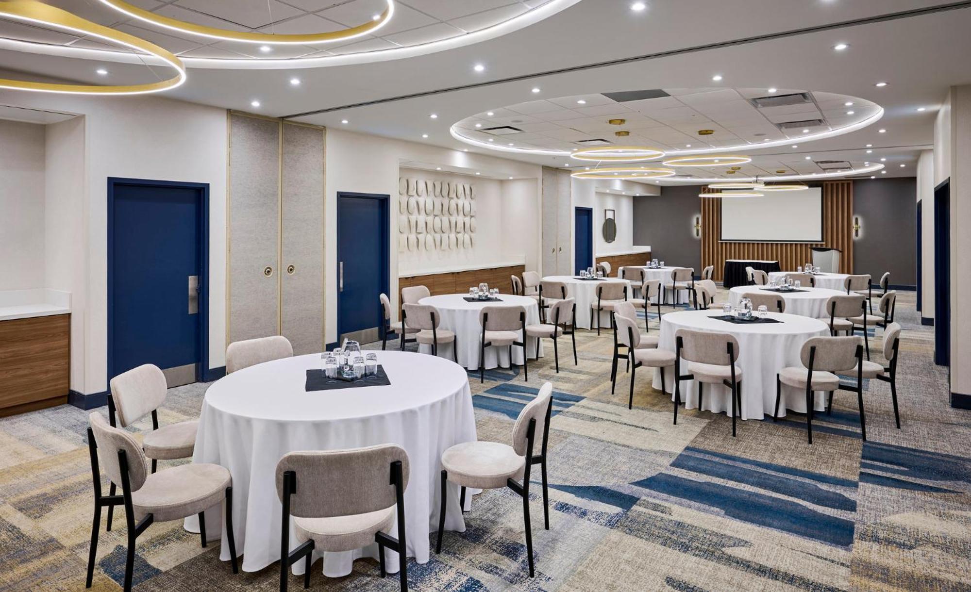 Holiday Inn Burlington Conference Centre By Ihg Buitenkant foto