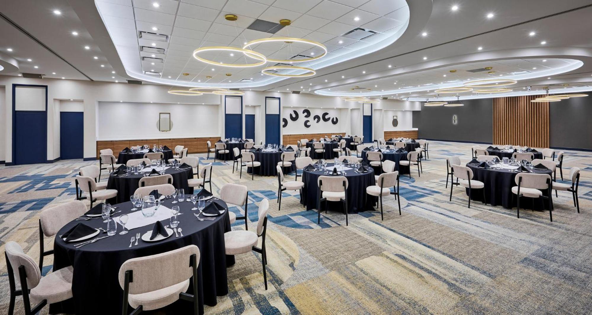 Holiday Inn Burlington Conference Centre By Ihg Buitenkant foto