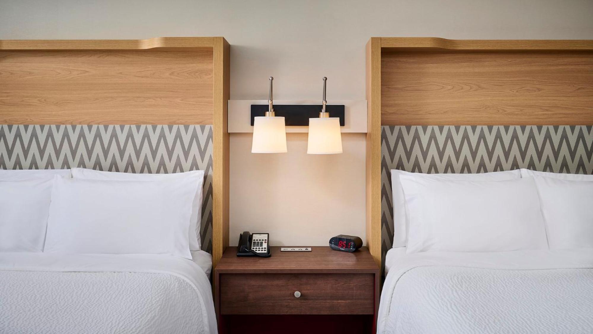 Holiday Inn Burlington Conference Centre By Ihg Buitenkant foto