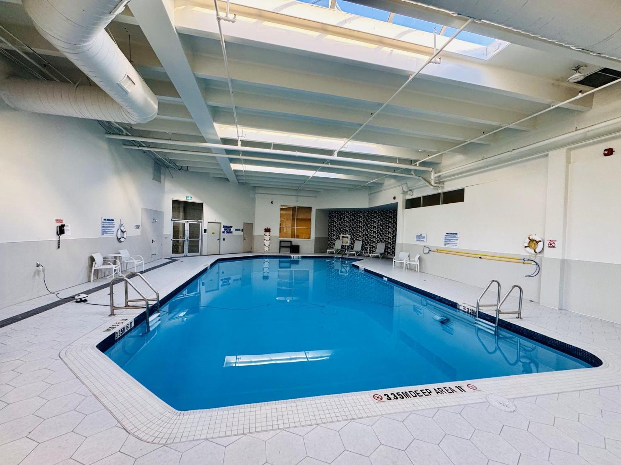 Holiday Inn Burlington Conference Centre By Ihg Buitenkant foto