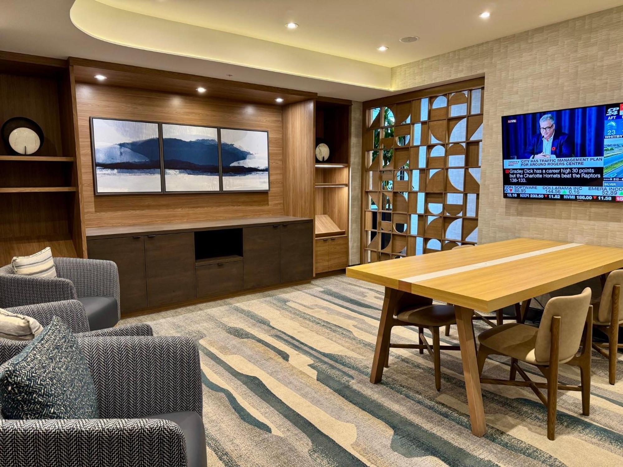 Holiday Inn Burlington Conference Centre By Ihg Buitenkant foto
