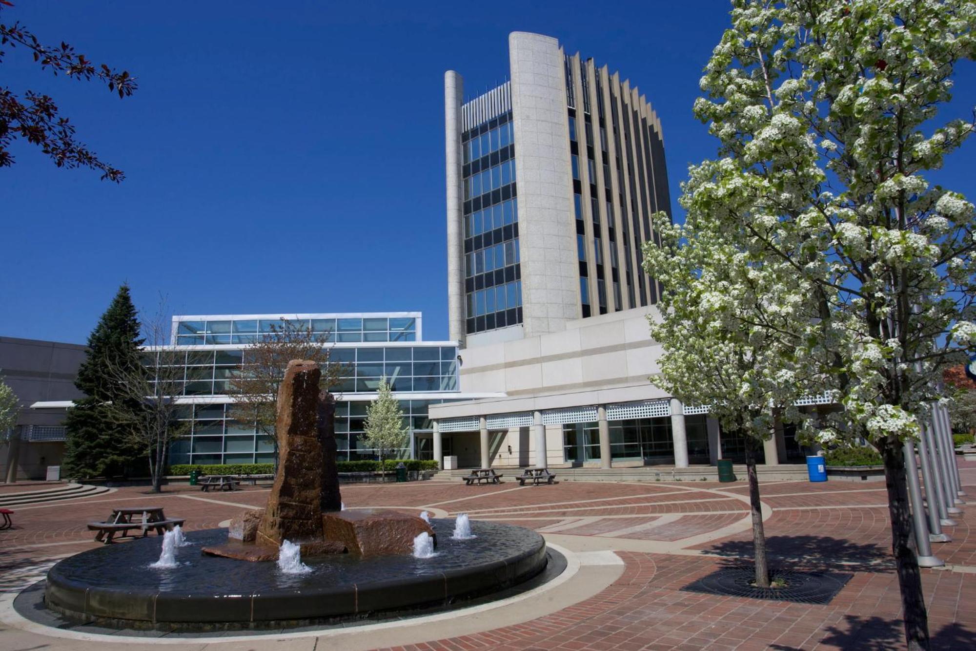 Holiday Inn Burlington Conference Centre By Ihg Buitenkant foto