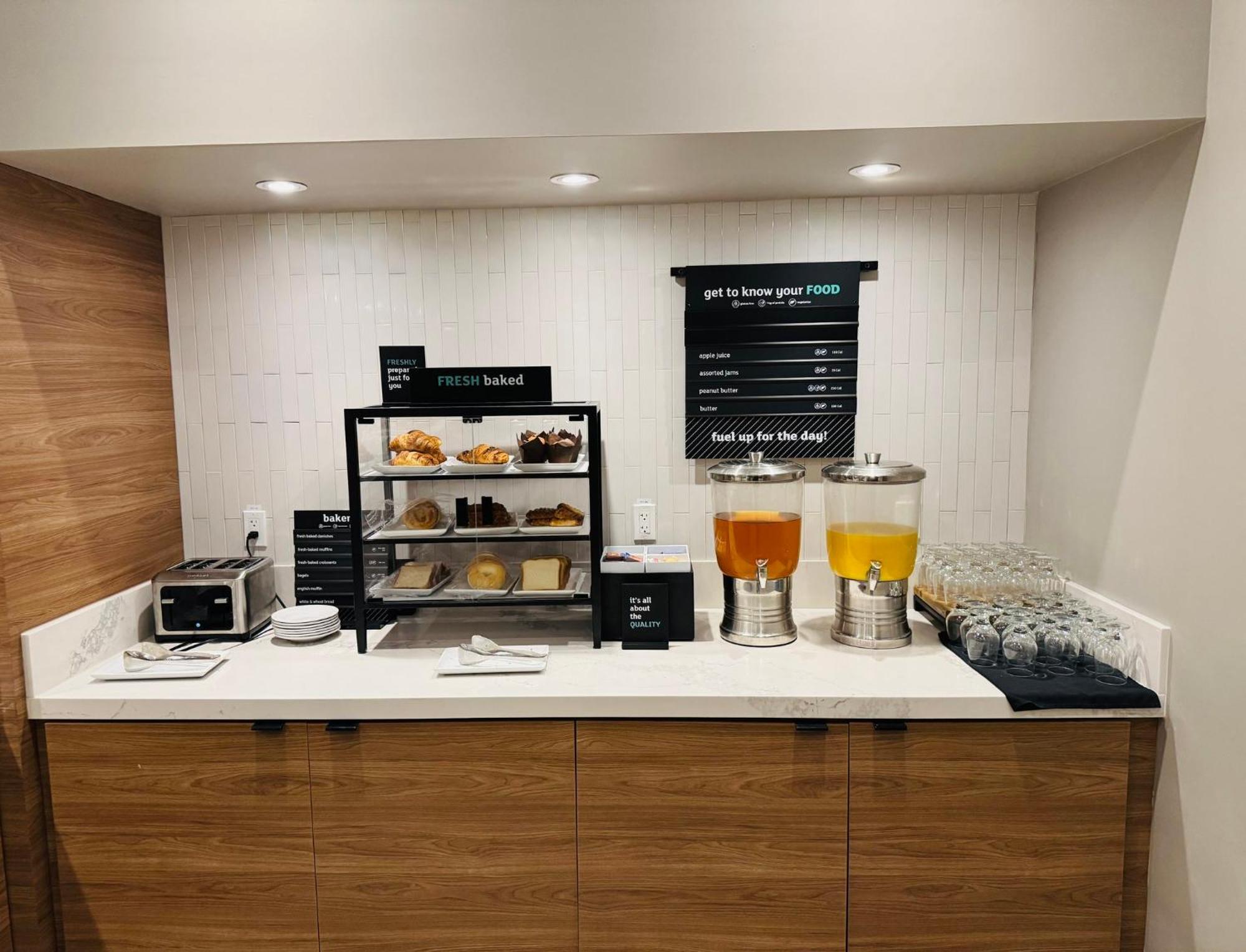 Holiday Inn Burlington Conference Centre By Ihg Buitenkant foto