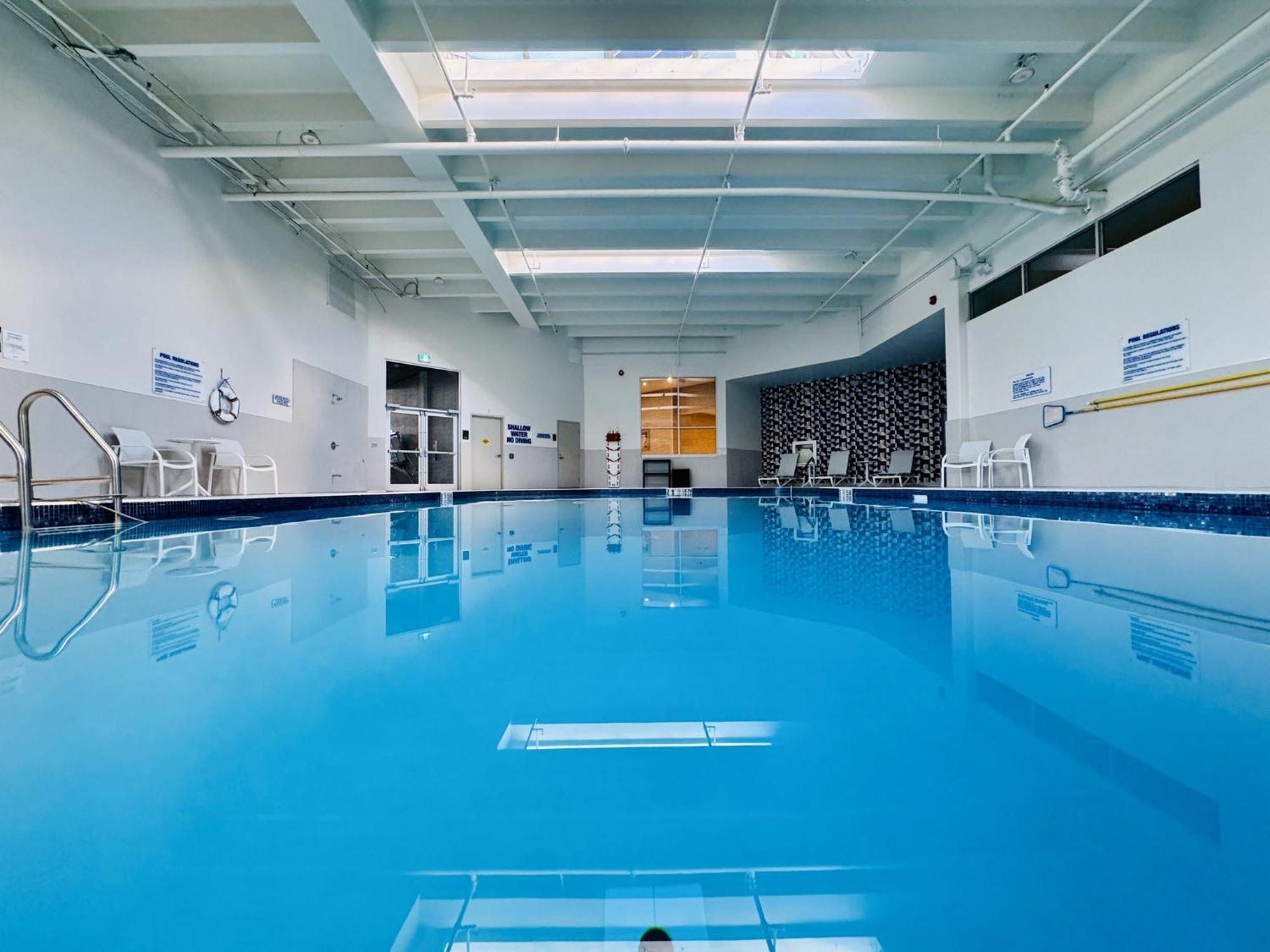 Holiday Inn Burlington Conference Centre By Ihg Buitenkant foto
